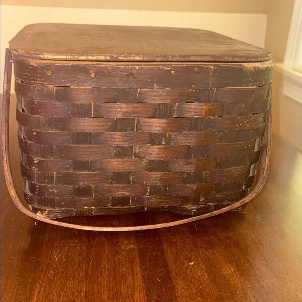 Vintage primitive Painted Woven Pie Picnic Basket with Lid